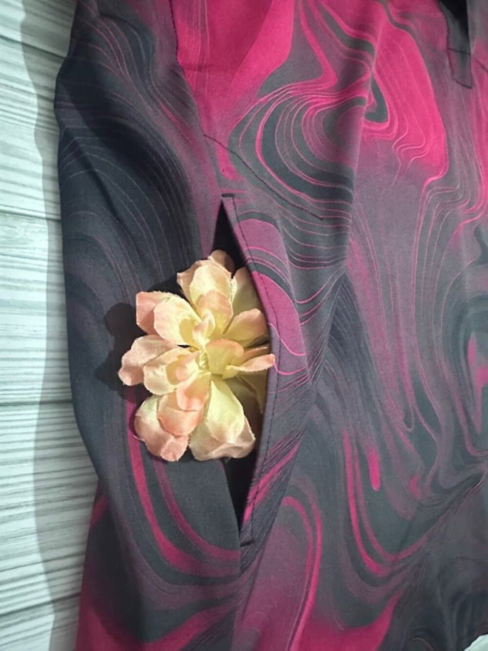 *NWT* Easy Stretch Dreamy Waves 2-Pocket Women's Dolman Sleeve Printed Scrub Top - Picture 8 of 12
